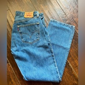 Men’s 501 Levi’s 34X30 (Straight fit) Blue denim jeans.  Great Buy!!